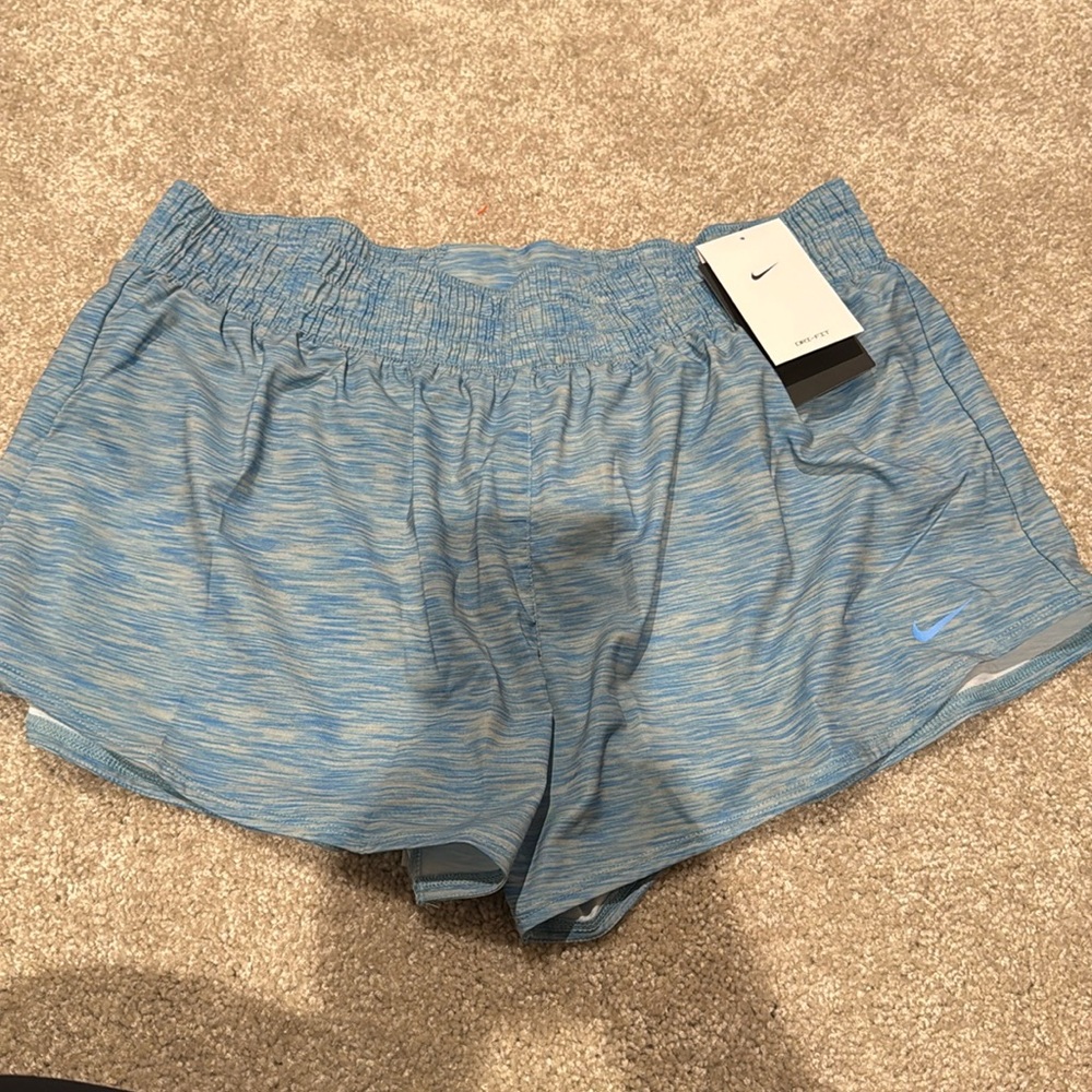 NIKE WOMENS TRAINING SHORTS